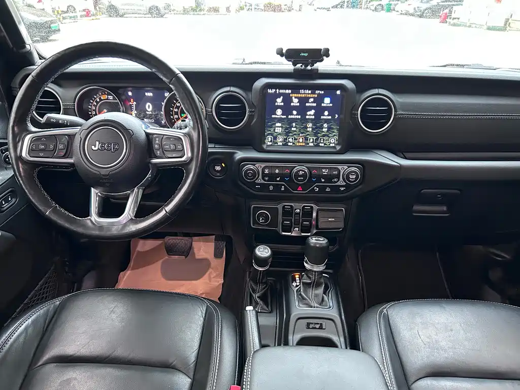 Jeep Wrangler 2021 — фото 11