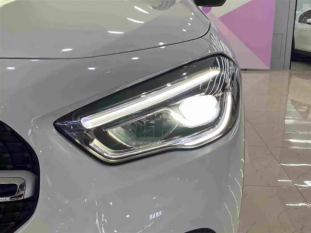 Mercedes-Benz GLA 2023
