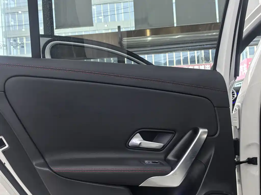 Mercedes-Benz A-Class 2024 — фото 12