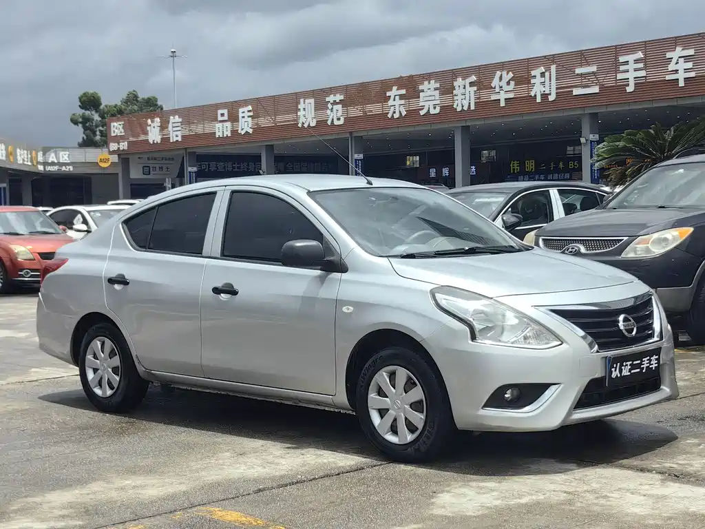 Nissan Sunny 2015