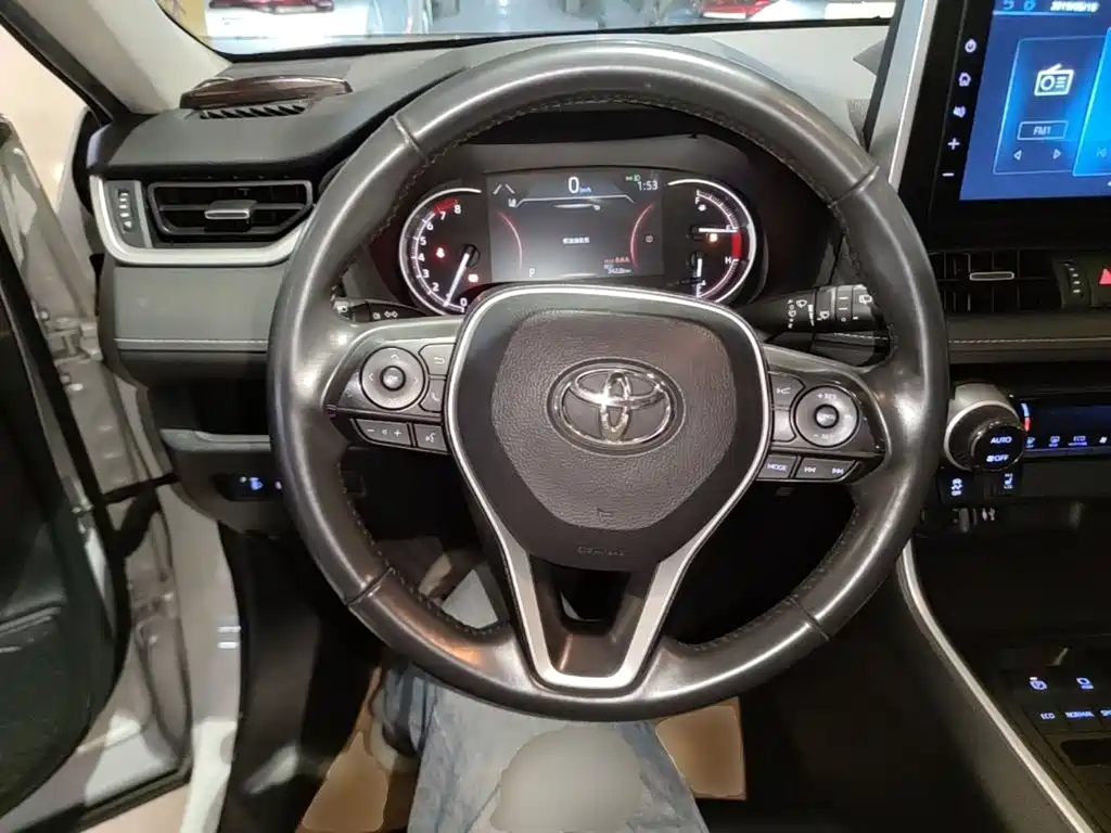 Toyota RAV4 2020 — фото 11