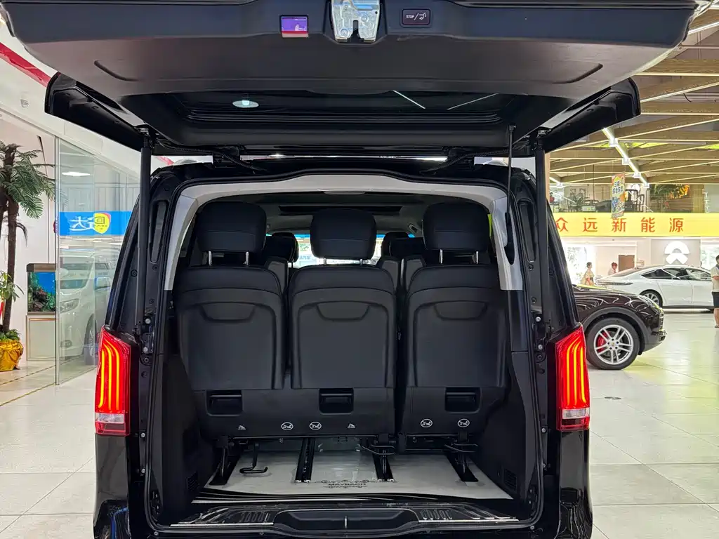 Mercedes-Benz V-Class 2020 — фото 14
