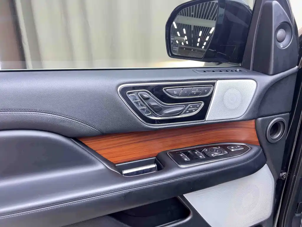 Lincoln Navigator 2018 — фото 9