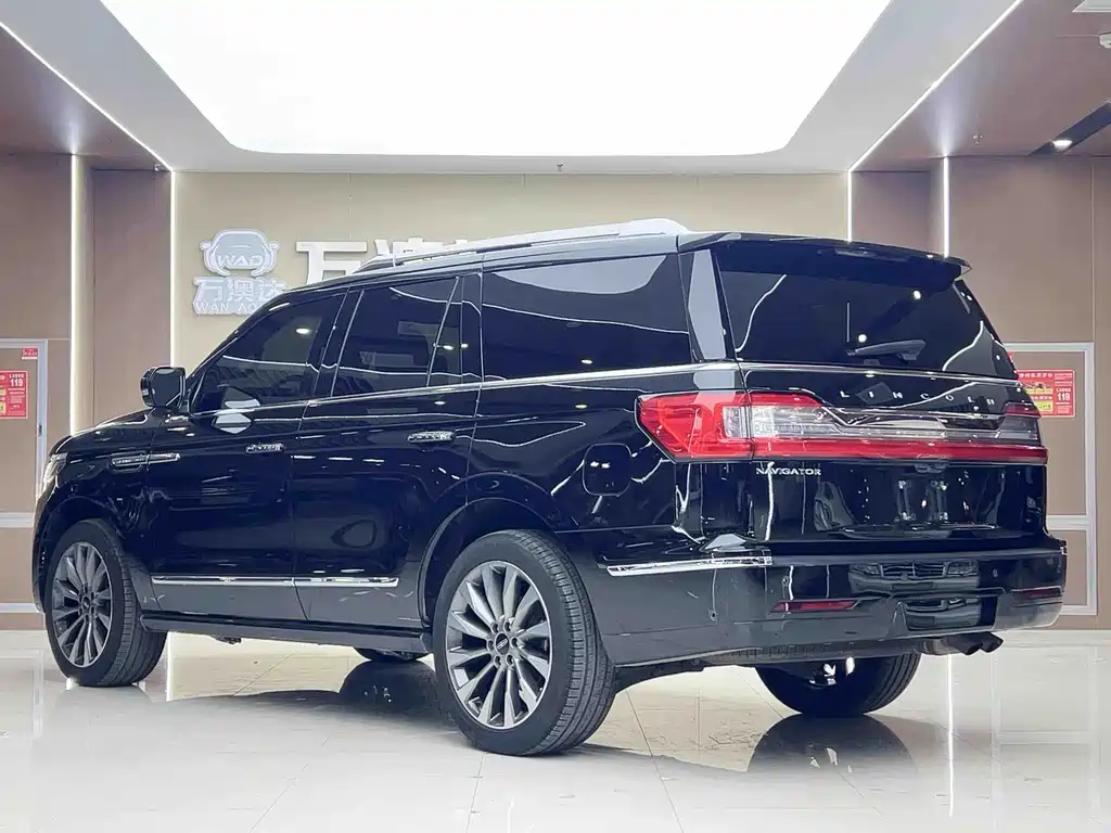 Lincoln Navigator 2018 — фото 17