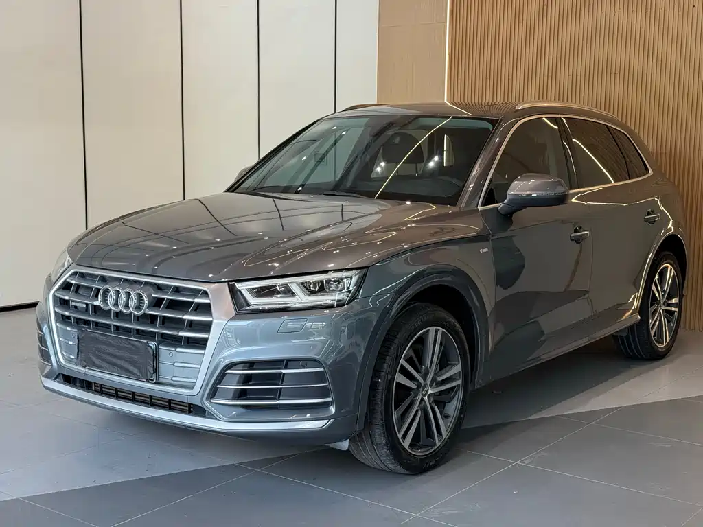 Audi Q5L 2020 — фото 1