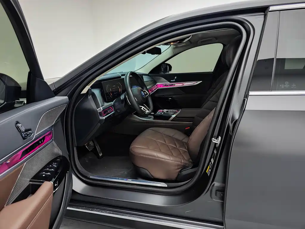 BMW i7 2023 — фото 18