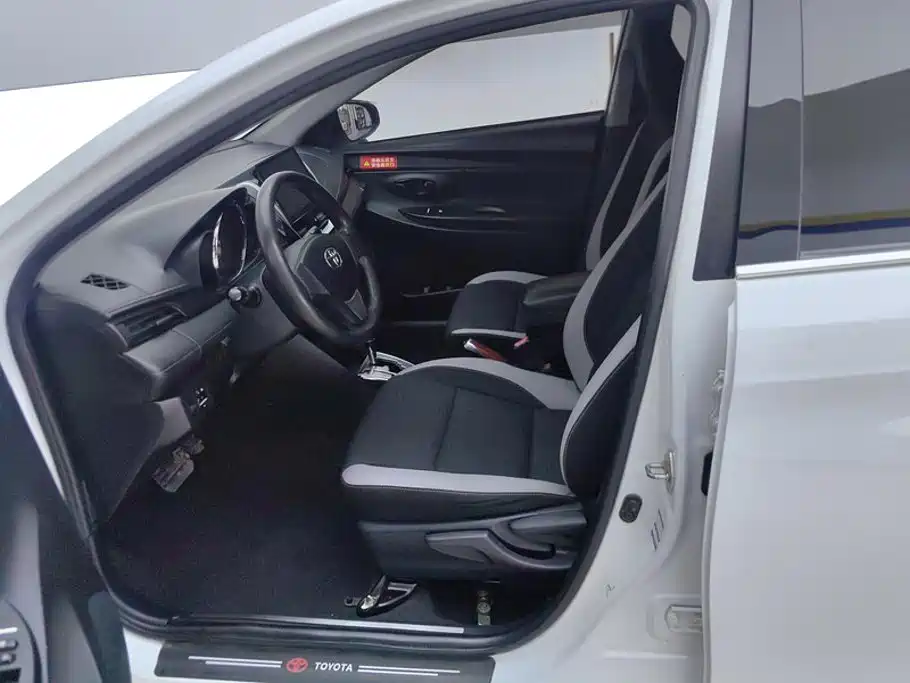 Toyota Yaris L 2021 — фото 9
