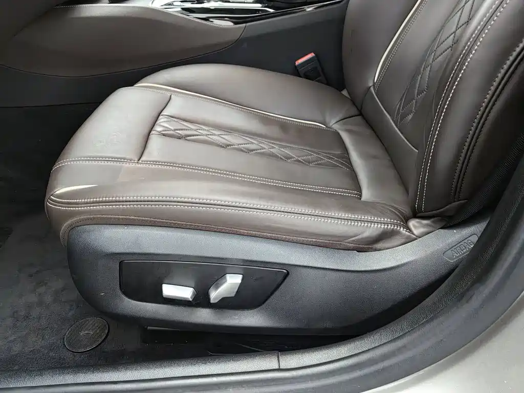 BMW 5 Series 2018 — фото 20