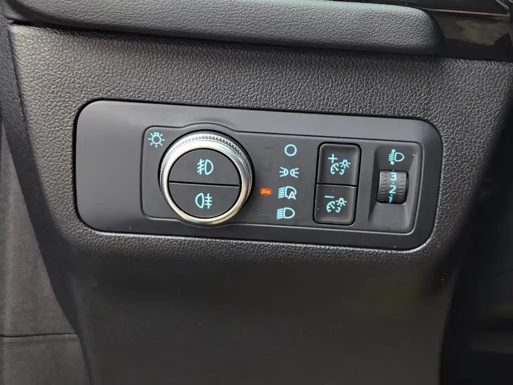 Ford Edge 2022 — фото 19
