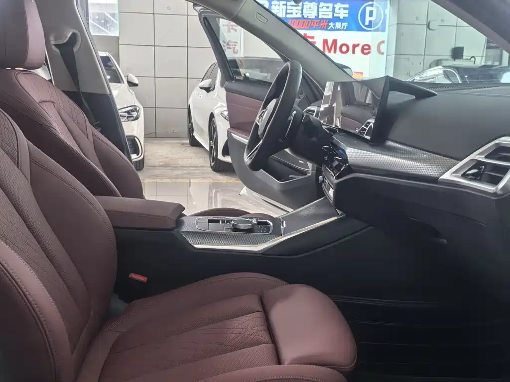 BMW 3 Series 2025 — фото 12
