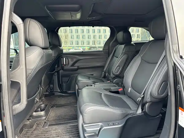 Toyota Granvia 2023