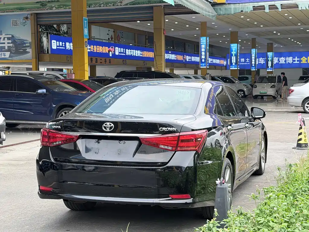 Toyota Crown 2016 — фото 11