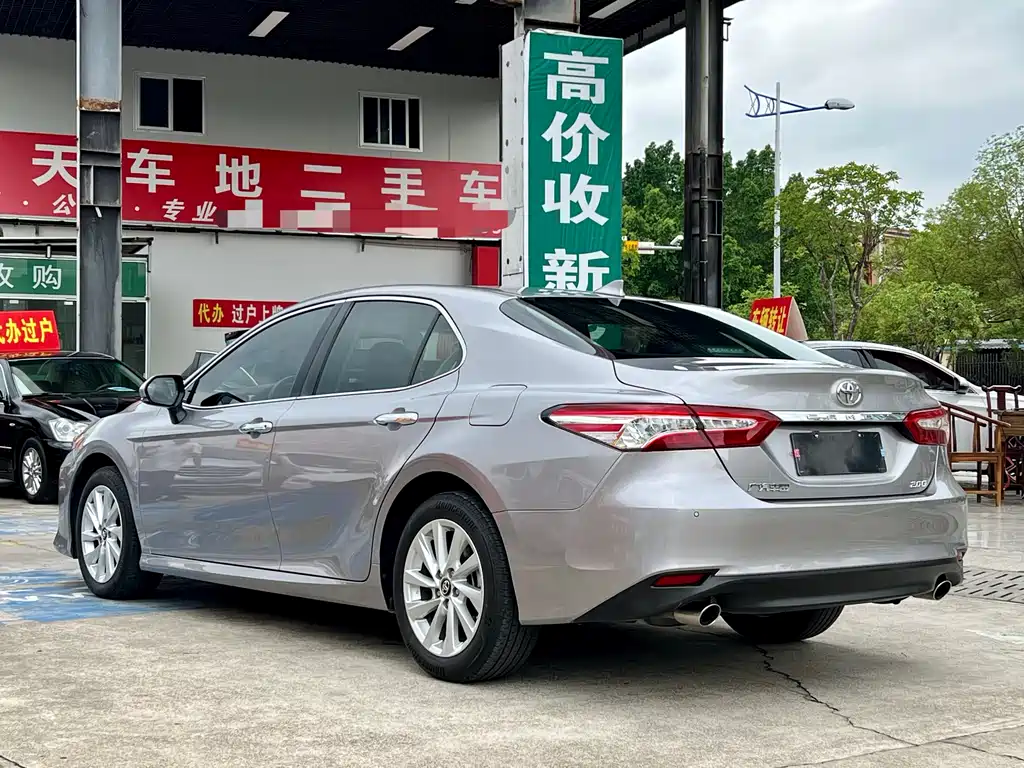 Toyota Camry 2022 — фото 5