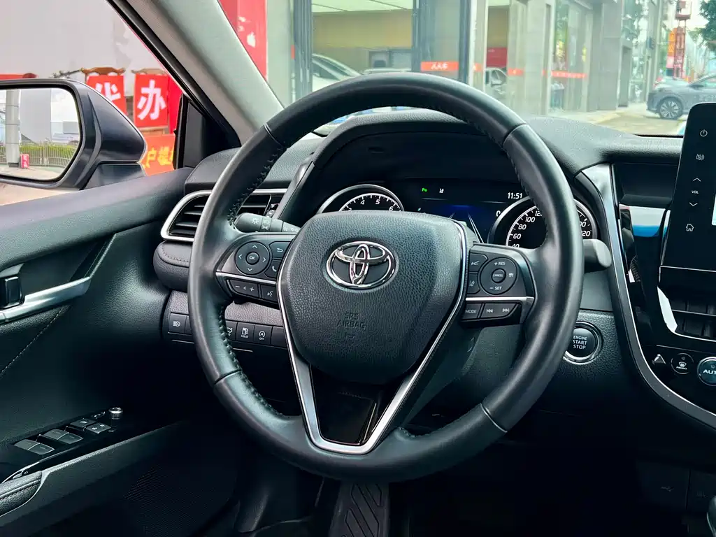 Toyota Camry 2022 — фото 10