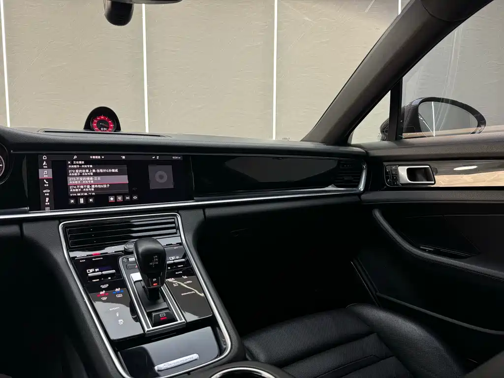 Porsche Panamera 2018 — фото 15