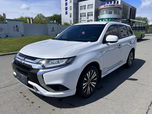 Mitsubishi Outlander 2023