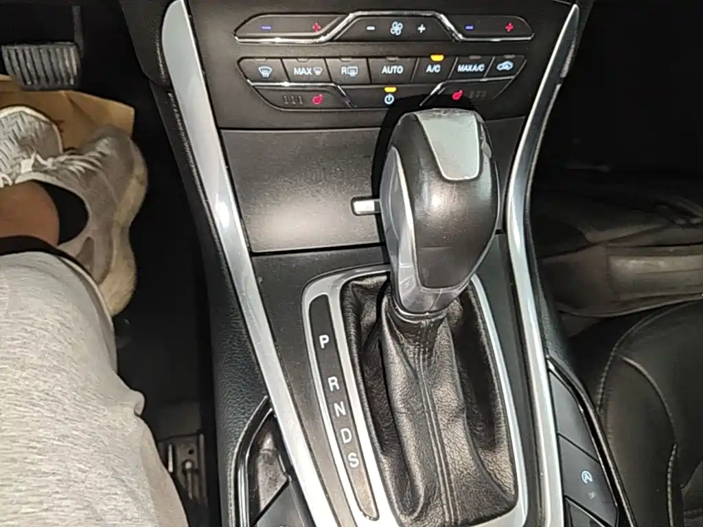 Ford Edge 2018 — фото 14