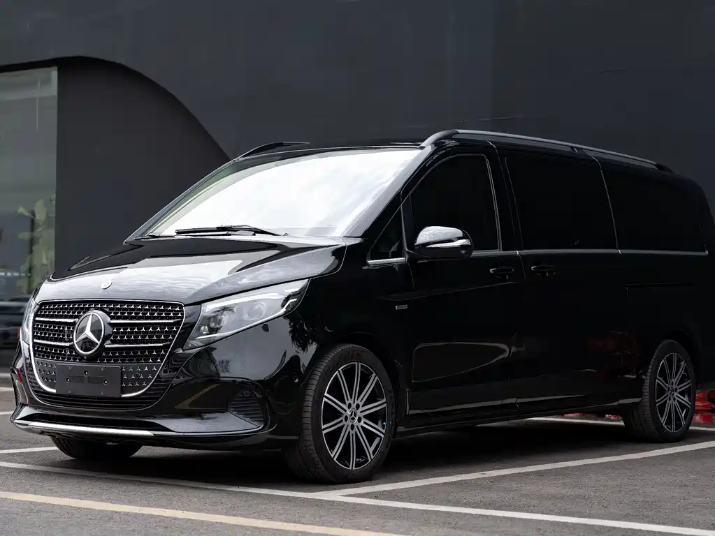Mercedes-Benz V-Class 2025 — фото 1