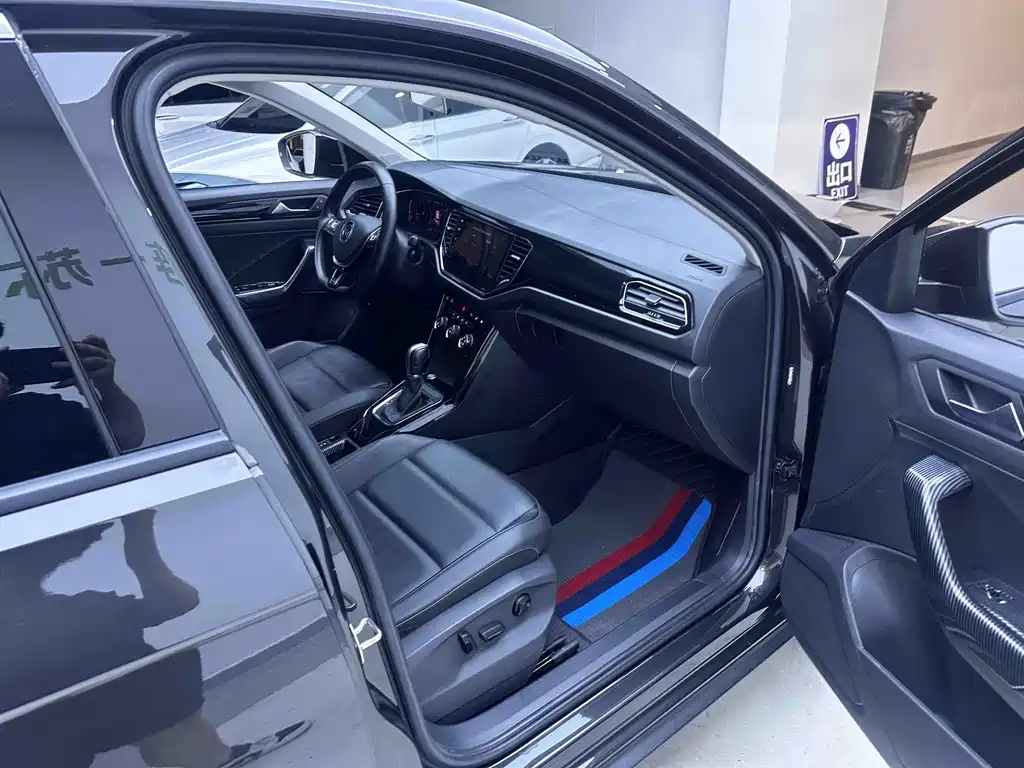 Volkswagen T-Roc 2022 — фото 11