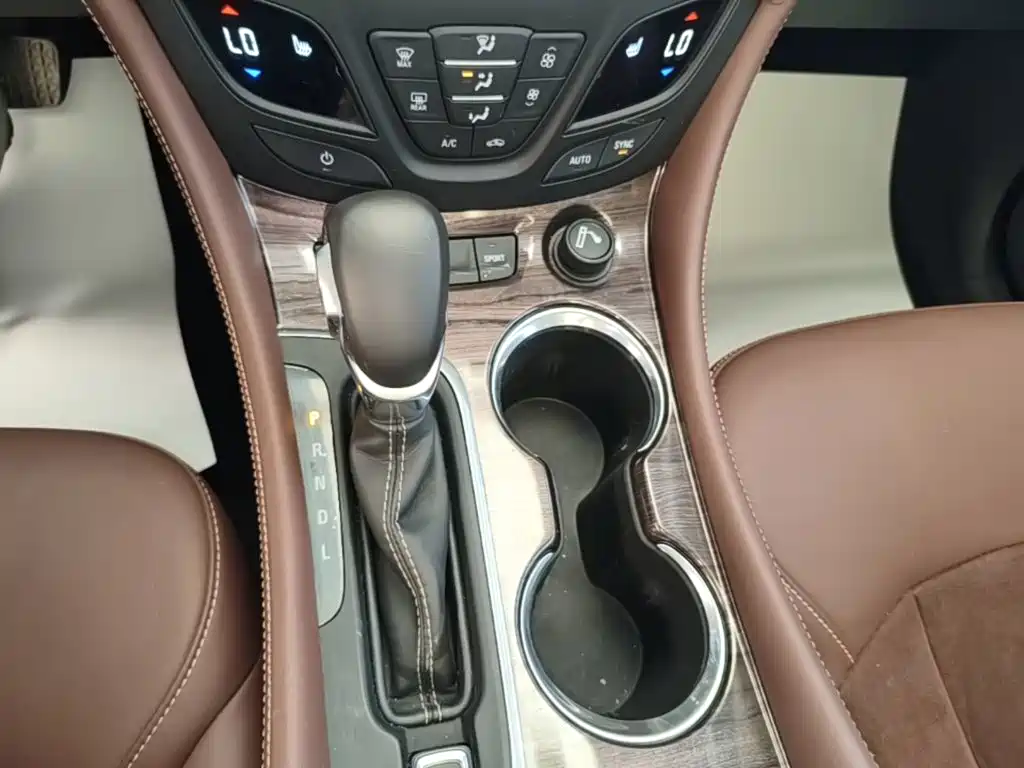 Buick Envision Plus 2017 — фото 14