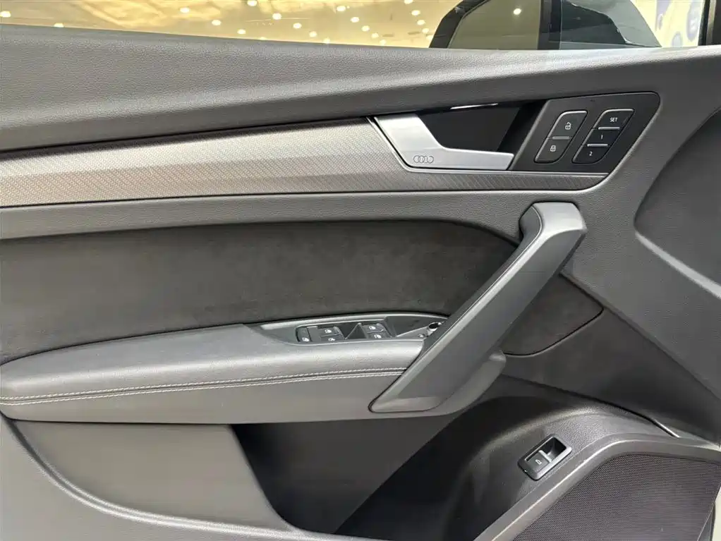 Audi Q5L Sportback 2023 — фото 10
