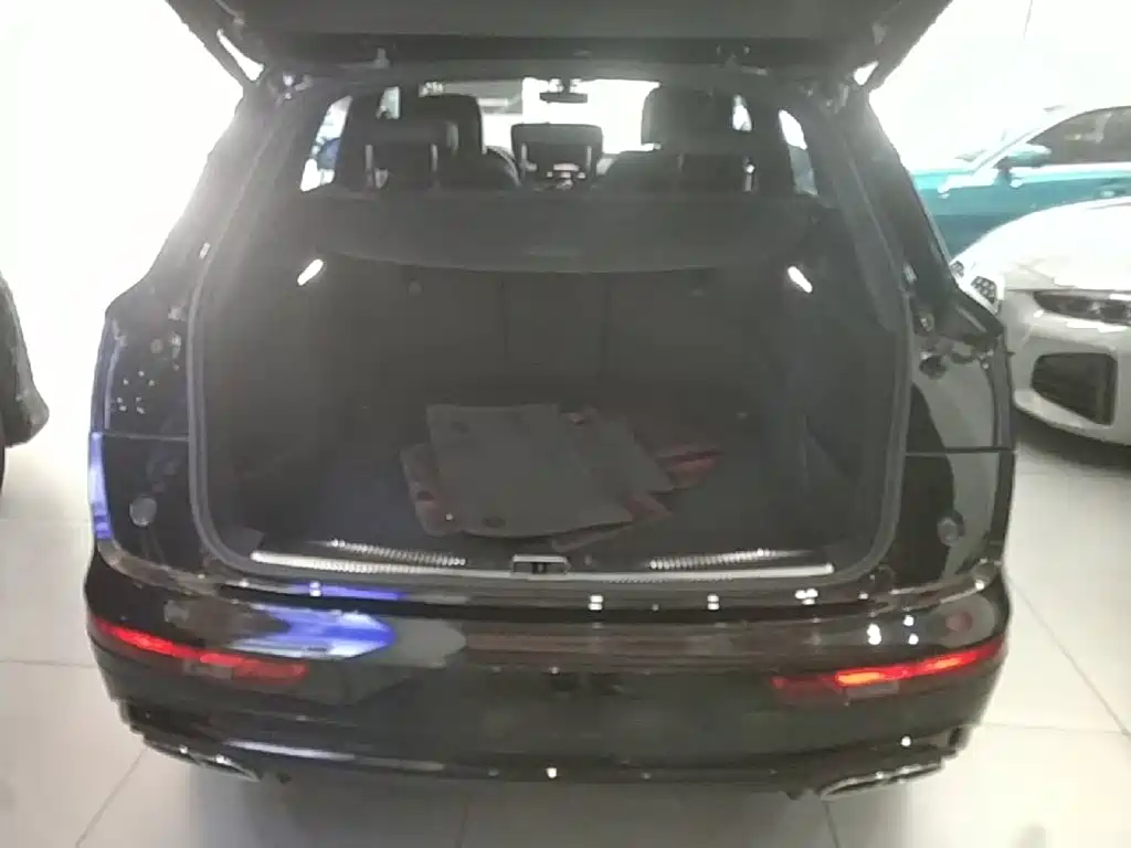 Audi Q5L 2023 — фото 19