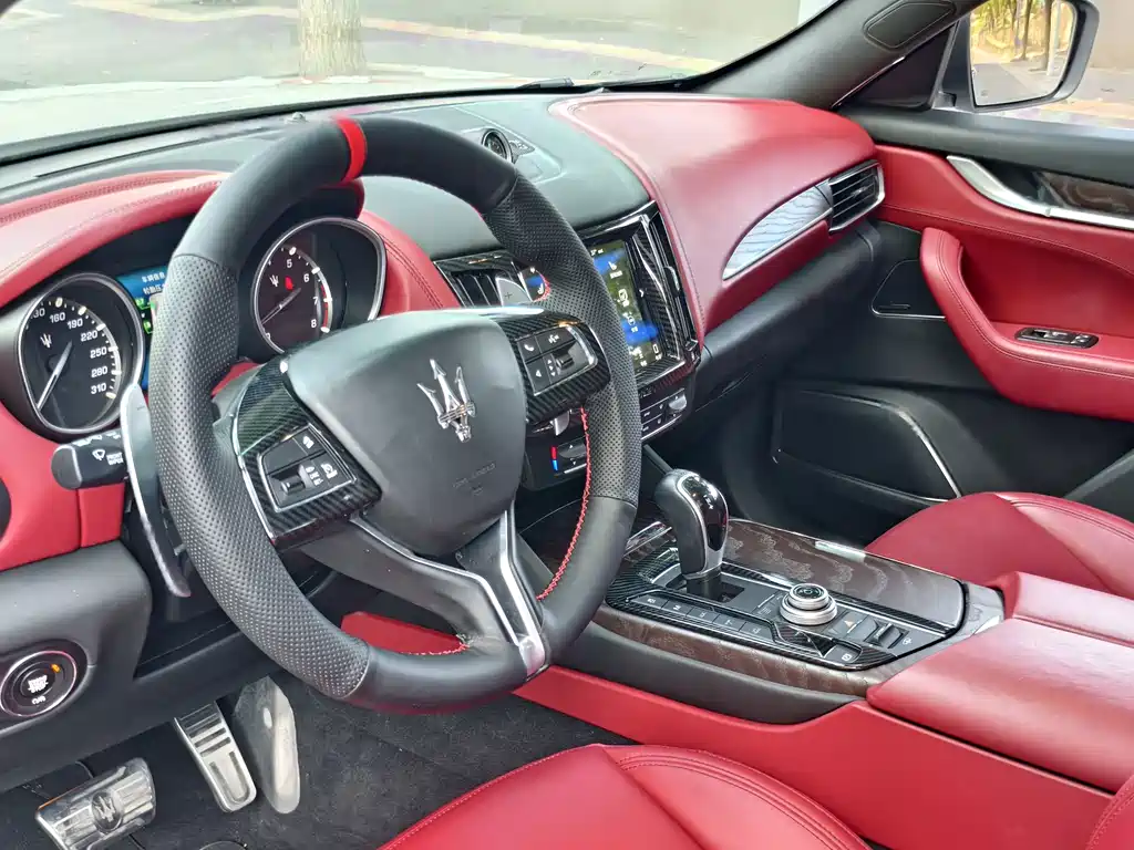Maserati Levante 2017 — фото 9
