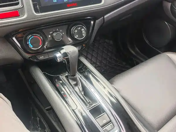 Honda Vezel 2015