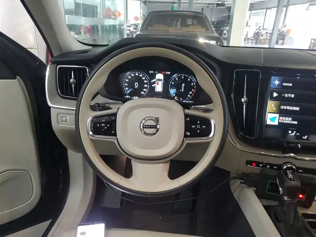 Volvo XC60 2019 — фото 11