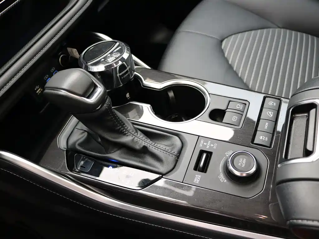 Toyota Crown Kluger 2023 — фото 16