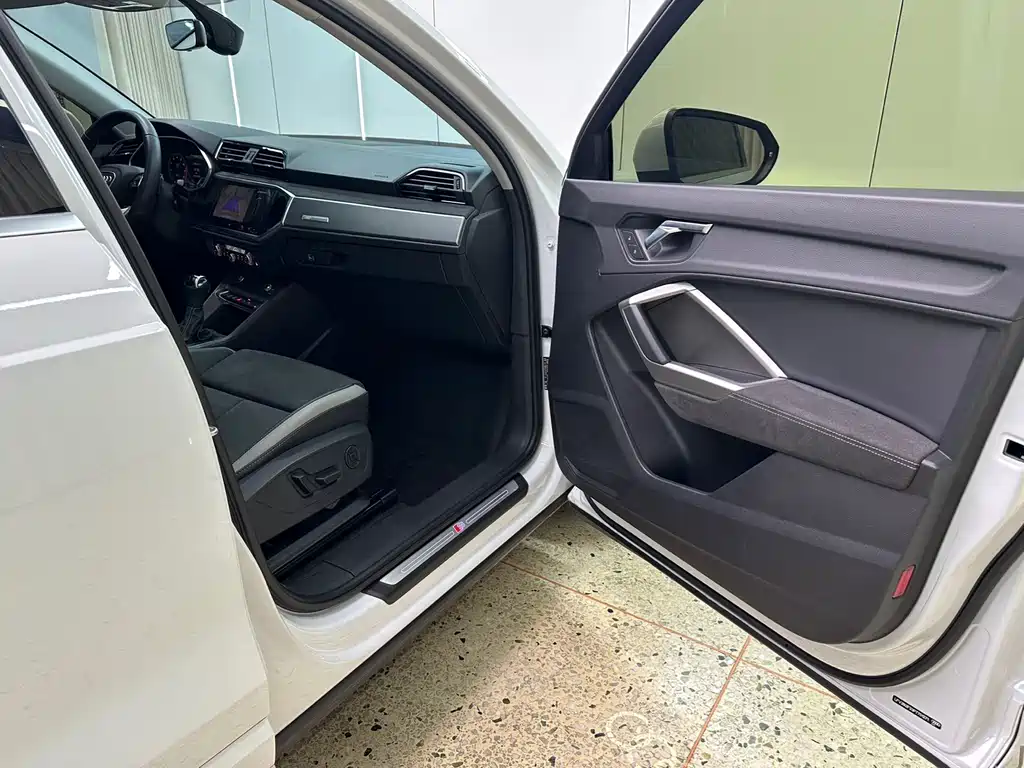Audi Q3 2023 — фото 15