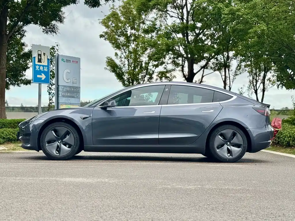 Tesla Model 3 2020 — фото 10