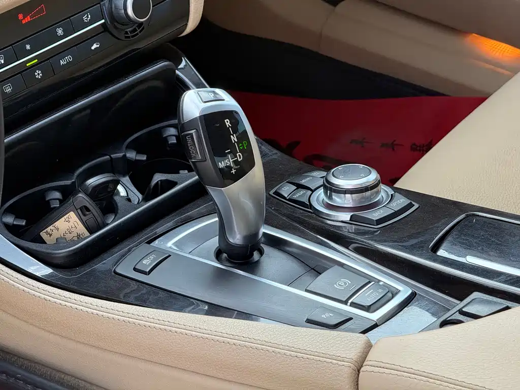 BMW 5 Series 2012 — фото 18