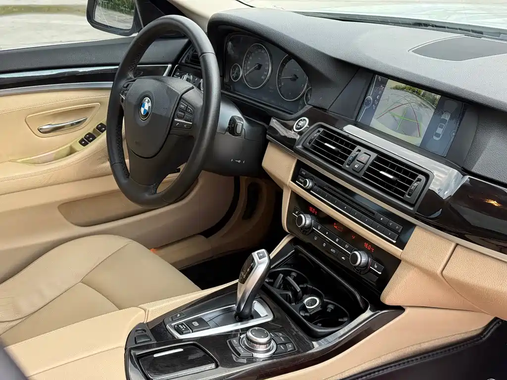 BMW 5 Series 2012 — фото 37