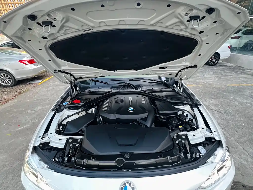 BMW 3 Series 2019 — фото 11