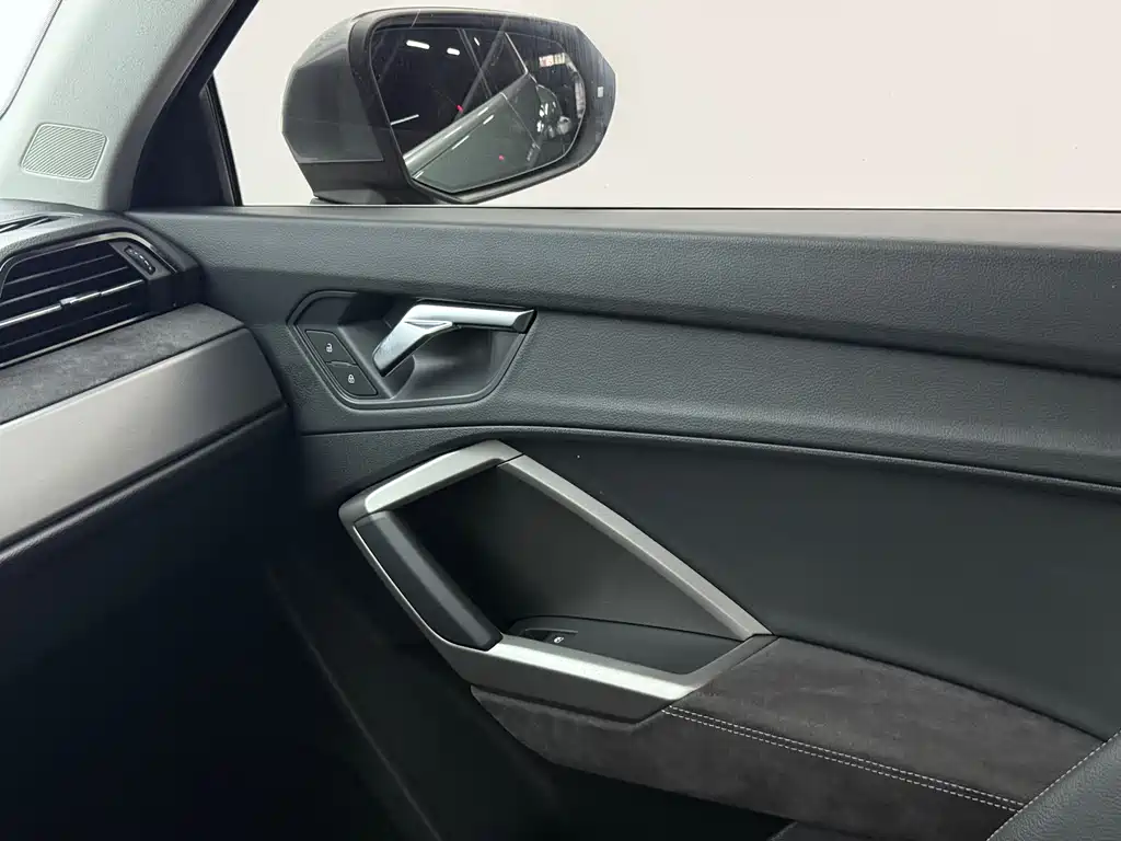 Audi Q3 2021 — фото 13