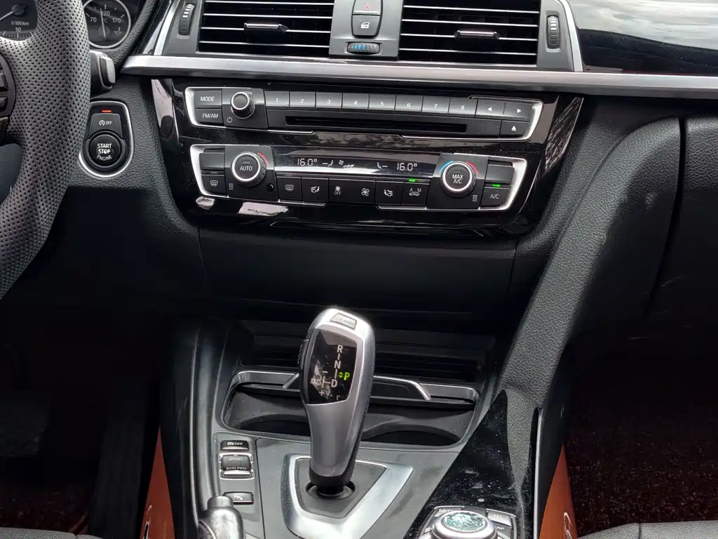 BMW 3 Series 2017 — фото 19
