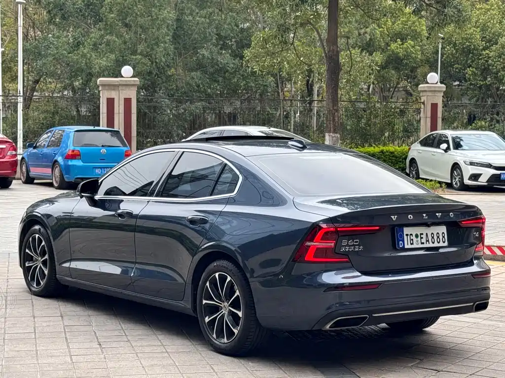Volvo S60 2021 — фото 4