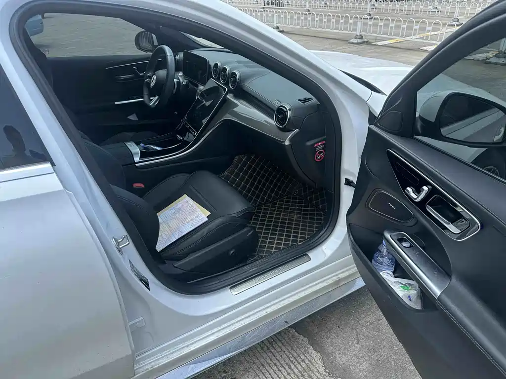 Mercedes-Benz C-Class 2023 — фото 2