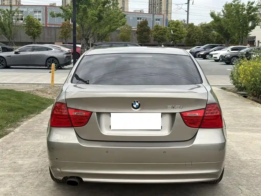 BMW 3 Series 2010 — фото 12