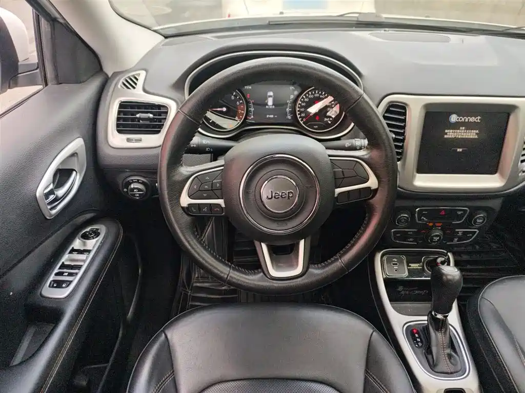 Jeep Compass 2018 — фото 11