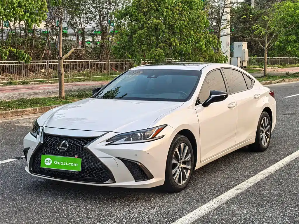 Lexus ES 2021 — фото 20