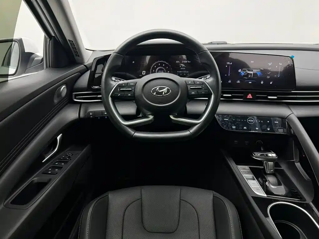 Hyundai Elantra 2022 — фото 13