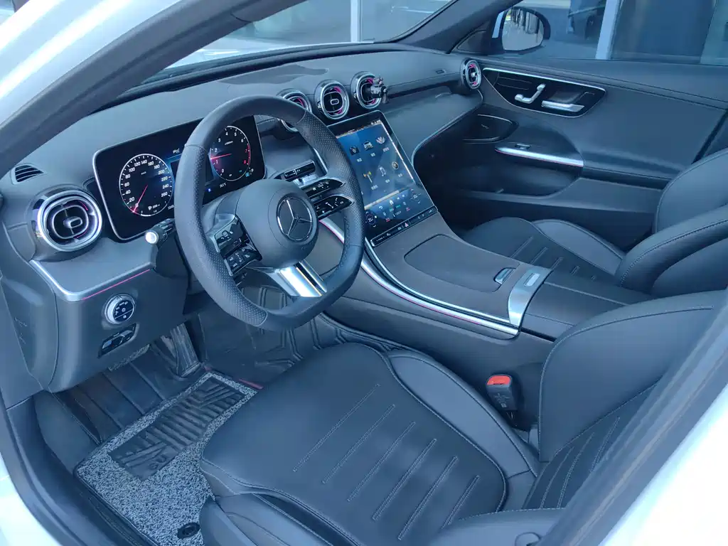 Mercedes-Benz C-Class 2023 — фото 6