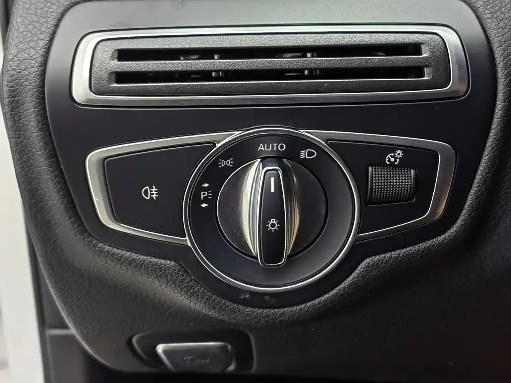 Mercedes-Benz C-Class 2017 — фото 21