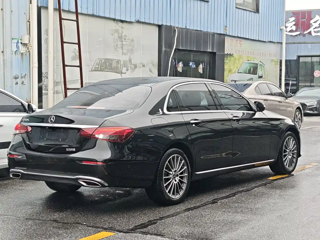 Mercedes-Benz E-Class 2023 — фото 12