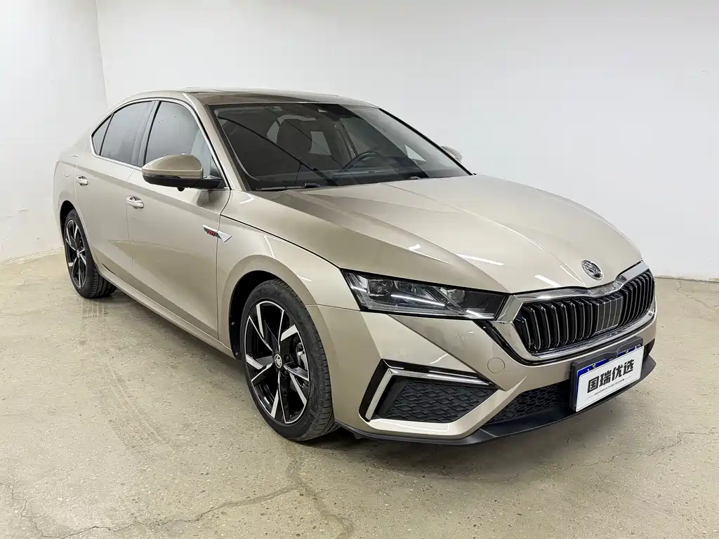 Skoda Octavia 2022 — фото 3