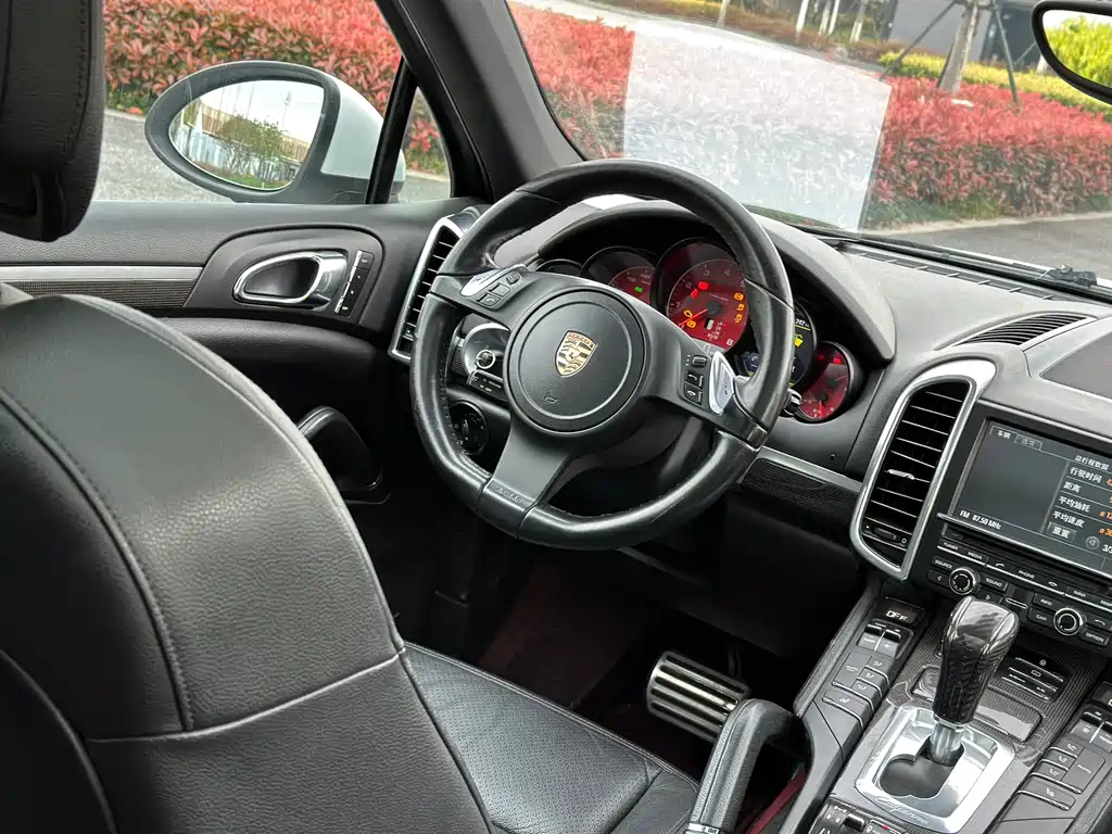 Porsche Cayenne 2012 — фото 14
