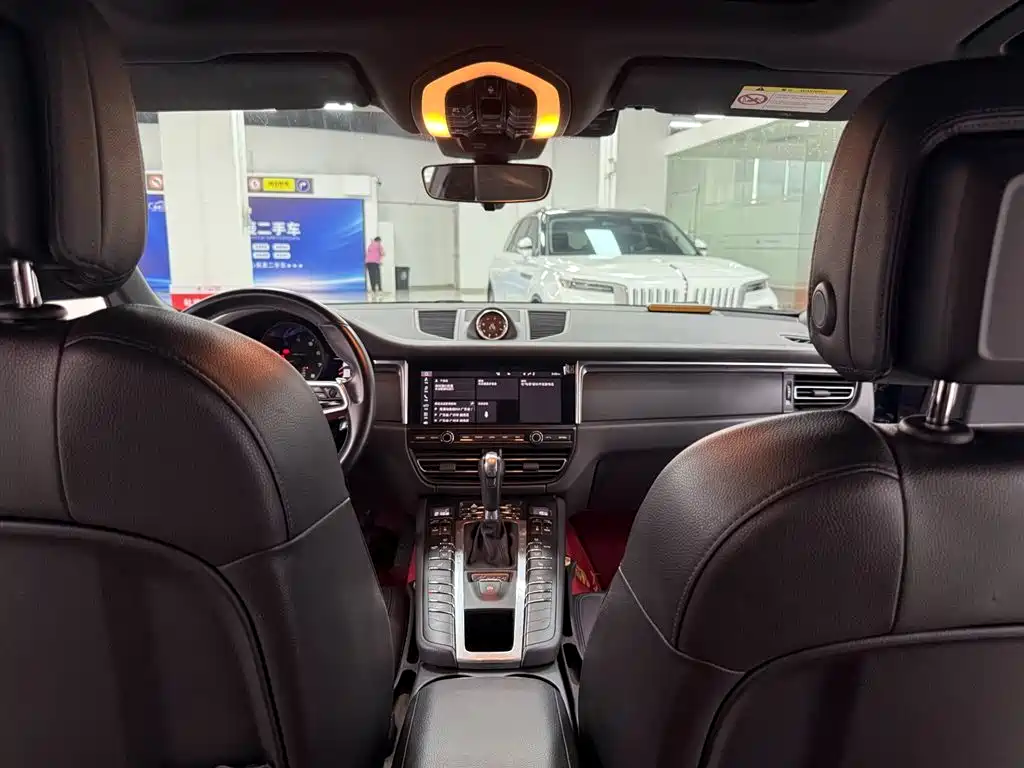 Porsche Macan 2021 — фото 10