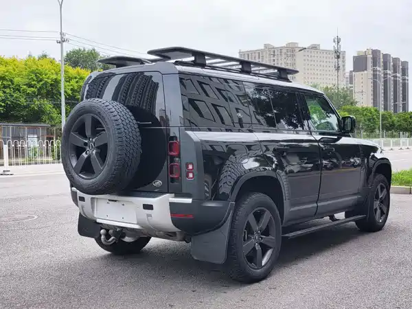Land Rover Defender 2021